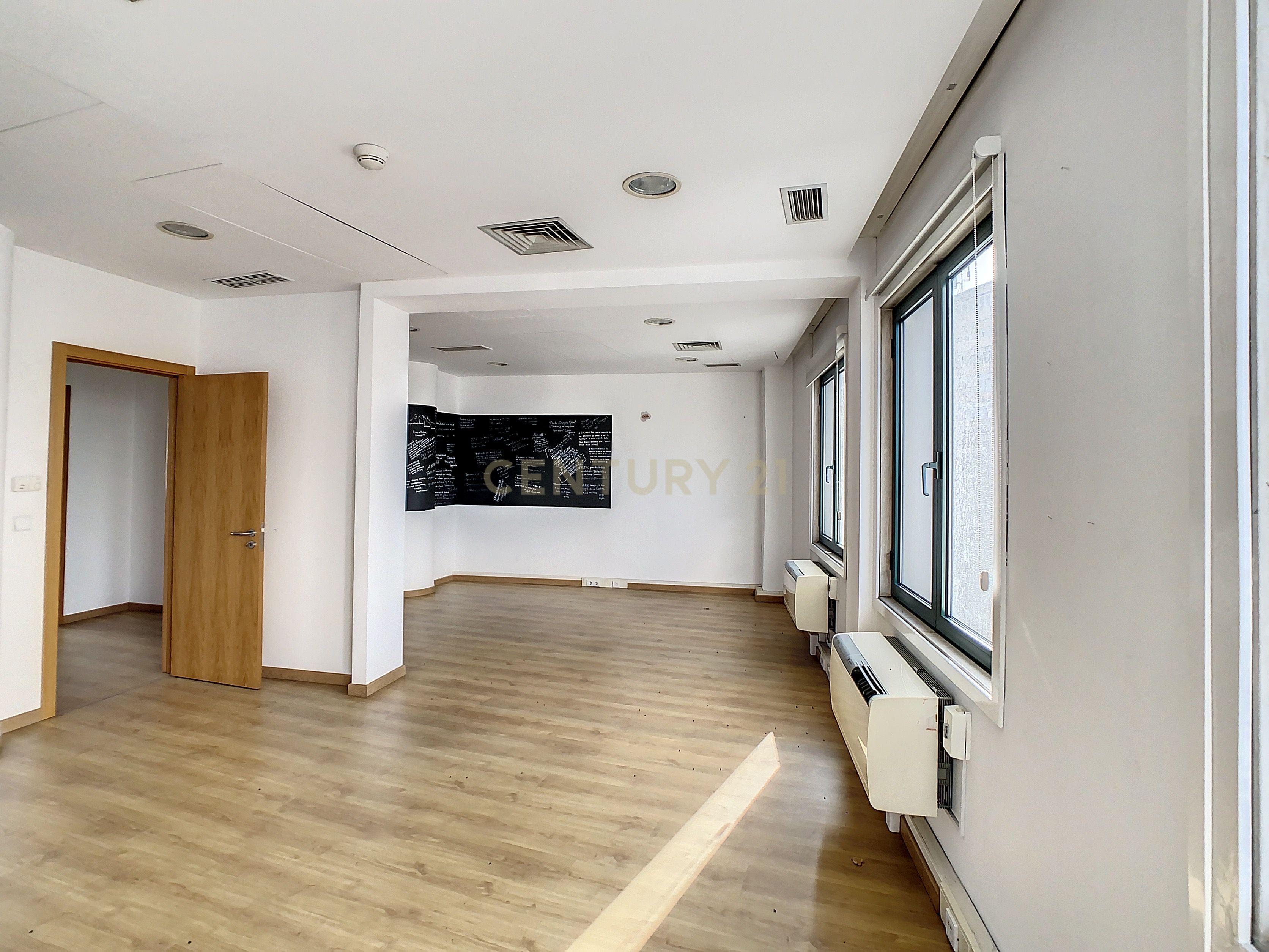 Fotografia 8 de Escritório com 55 m2 na Av. Columbano Bordalo Pinheiro, Lisboa