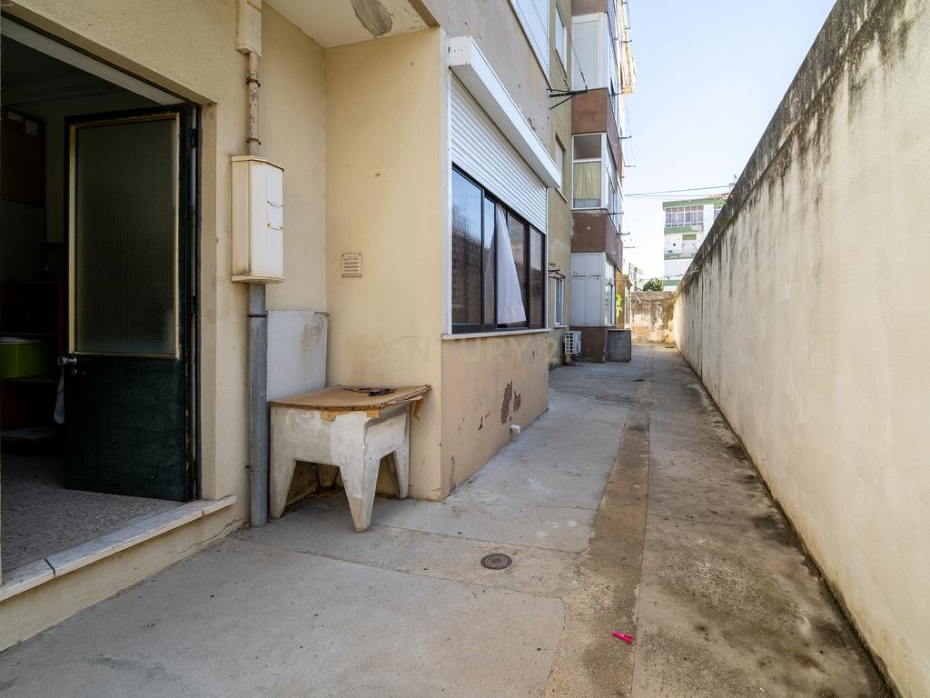 Apartamento semi-Renovado T2 em Seixal, Setúbal - 270.000€ - Image 17