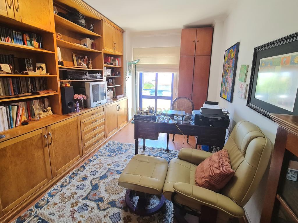 Apartamento T3 na Charneca da Caparica, com Vista e Conforto - Image 12