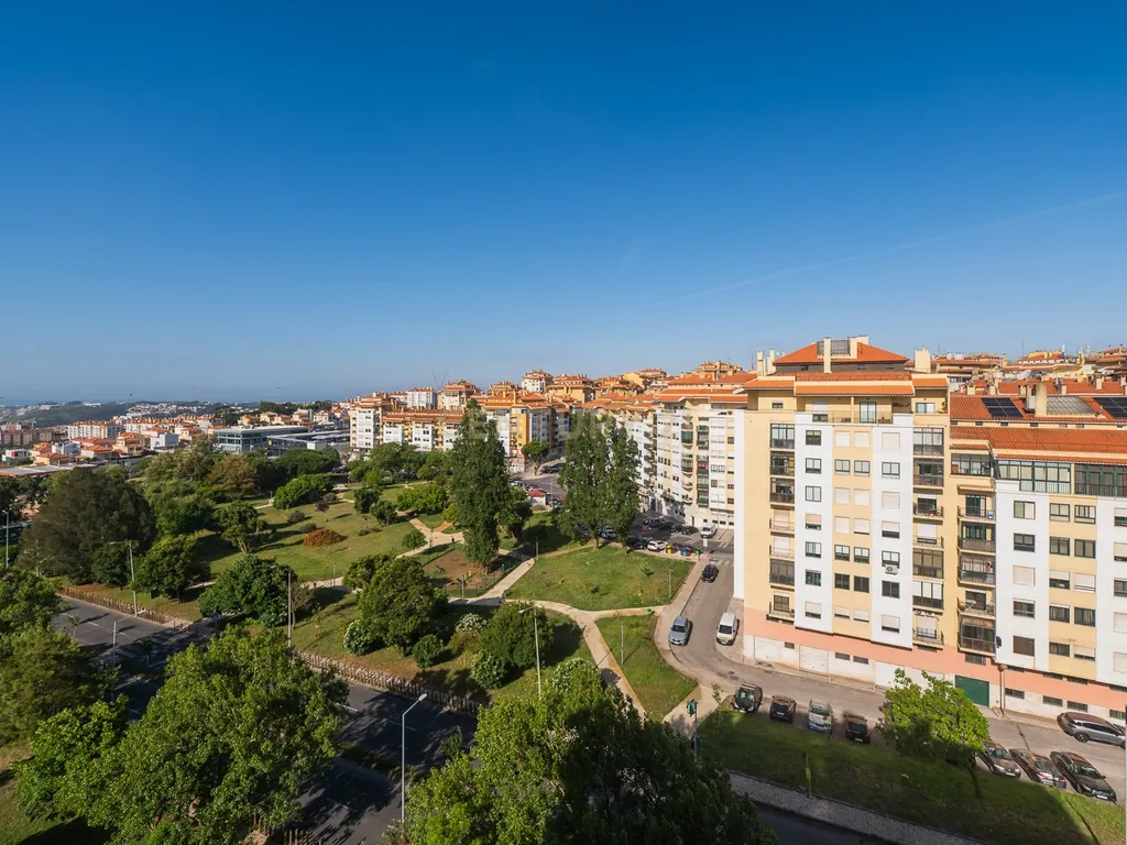 Exclusivo T2 com Vista Panorâmica de Excelência | Massamá Norte - Image 38