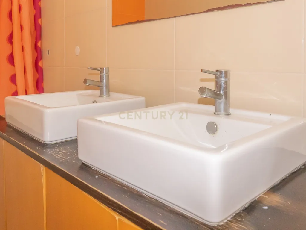 Apartamento T3 com Duas Varandas, Garagem Box e Lugar de estacionamento na Vila Serena, Pinhal Novo - Image 16