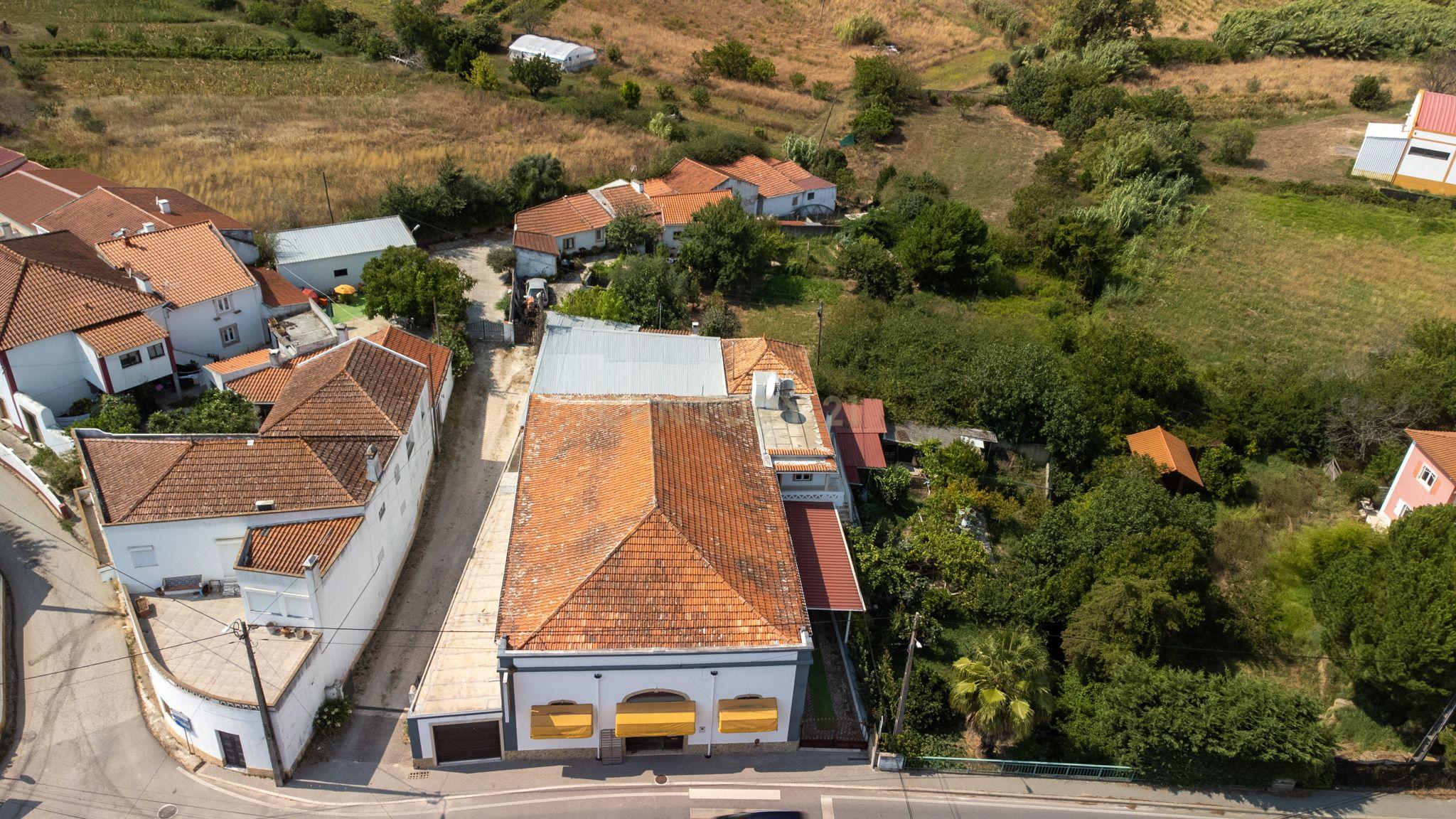 Fotografia 3 de Oportunidade Única em Torres Vedras: Armazém com grande Potencial