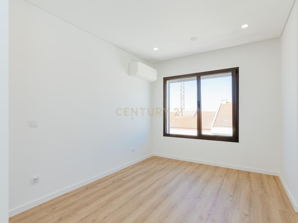 Apartamento T5 Duplex Único com 229 m² — Novo, Sofisticado e com Vista Panorâmica - Image 15