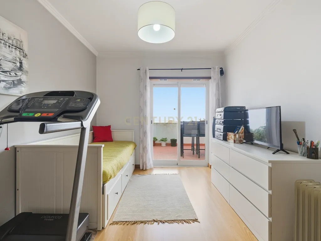 Apartamento T3 com terraço e churrasqueira – Merceana, Alenquer - Image 17