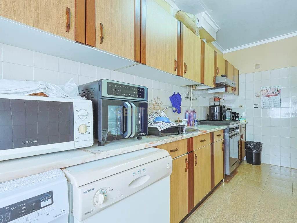Apartamento T1 com Vista Panorâmica no Seixal - Image 17