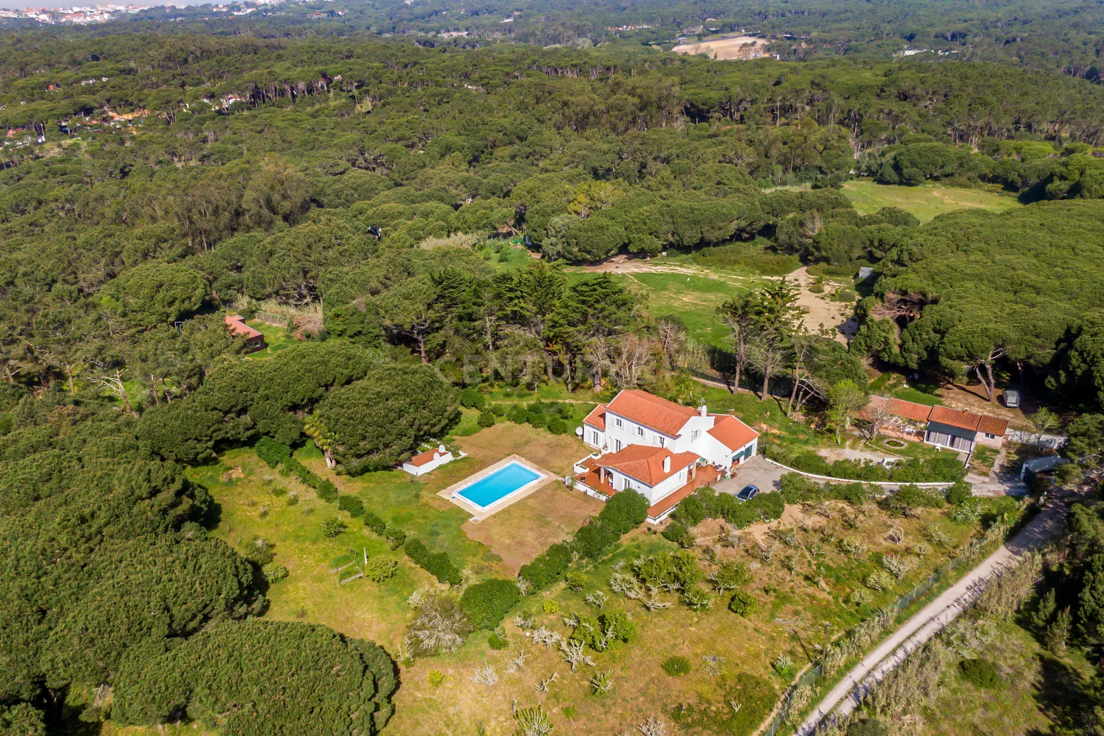 Fotografia 5 de Moradia T4 -205m2  com piscina, área total 14000m2 - Sintra