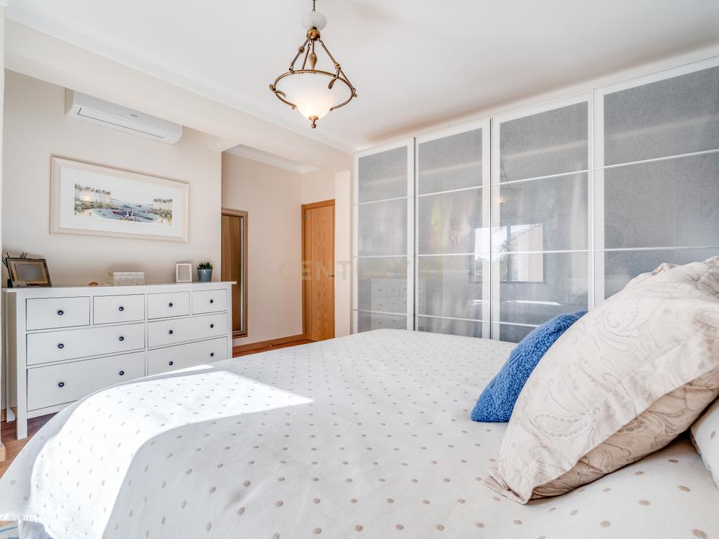 ESPETACULAR MORADIA COM PISCINA, GARAGEM, JARDIM E TERRENO - Image 23