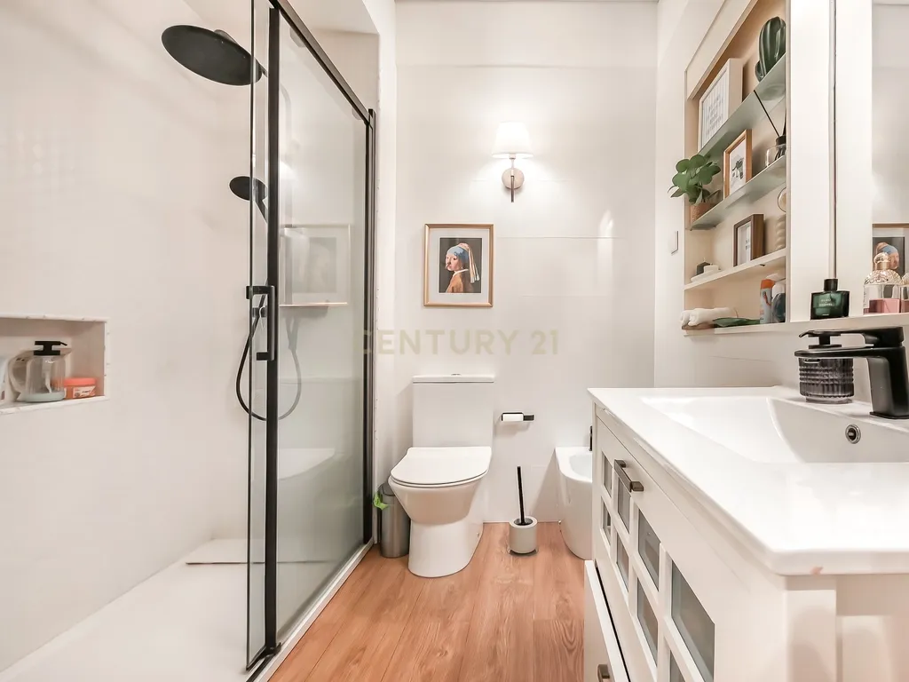 Apartamento T1+1 Remodelado com Elevador | Pampilheira | Cascais - Image 22