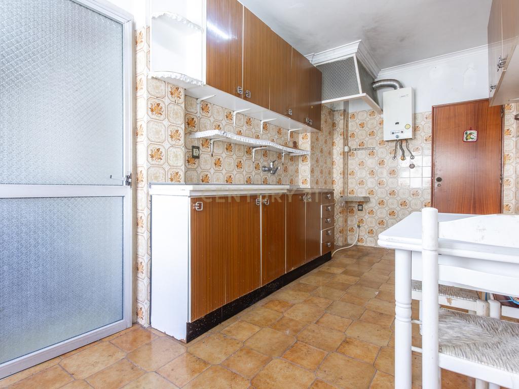 Apartamento T4 - Venda Nova - Image 7