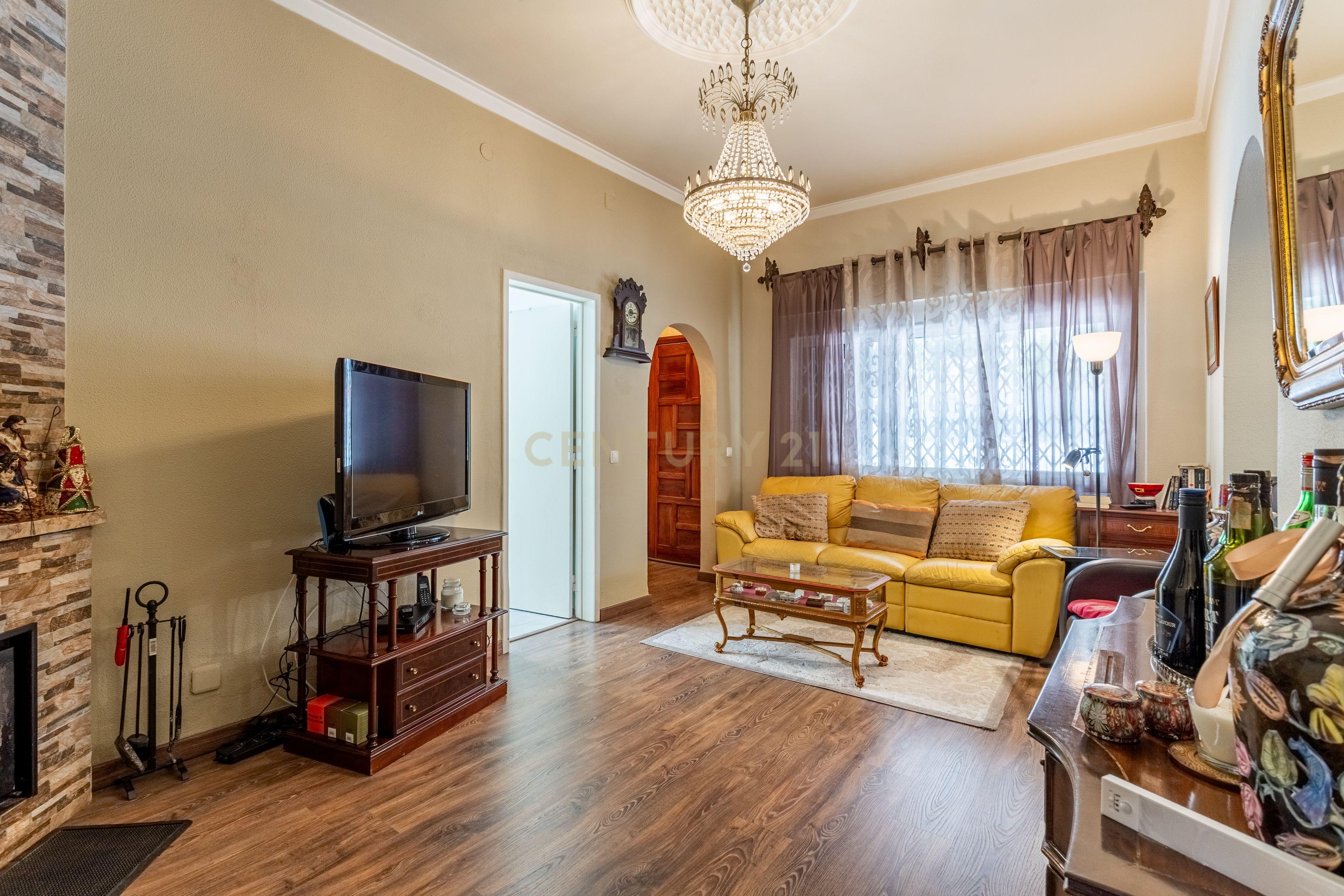 Propriedade bifamiliar T6 na Costa da Caparica. – další