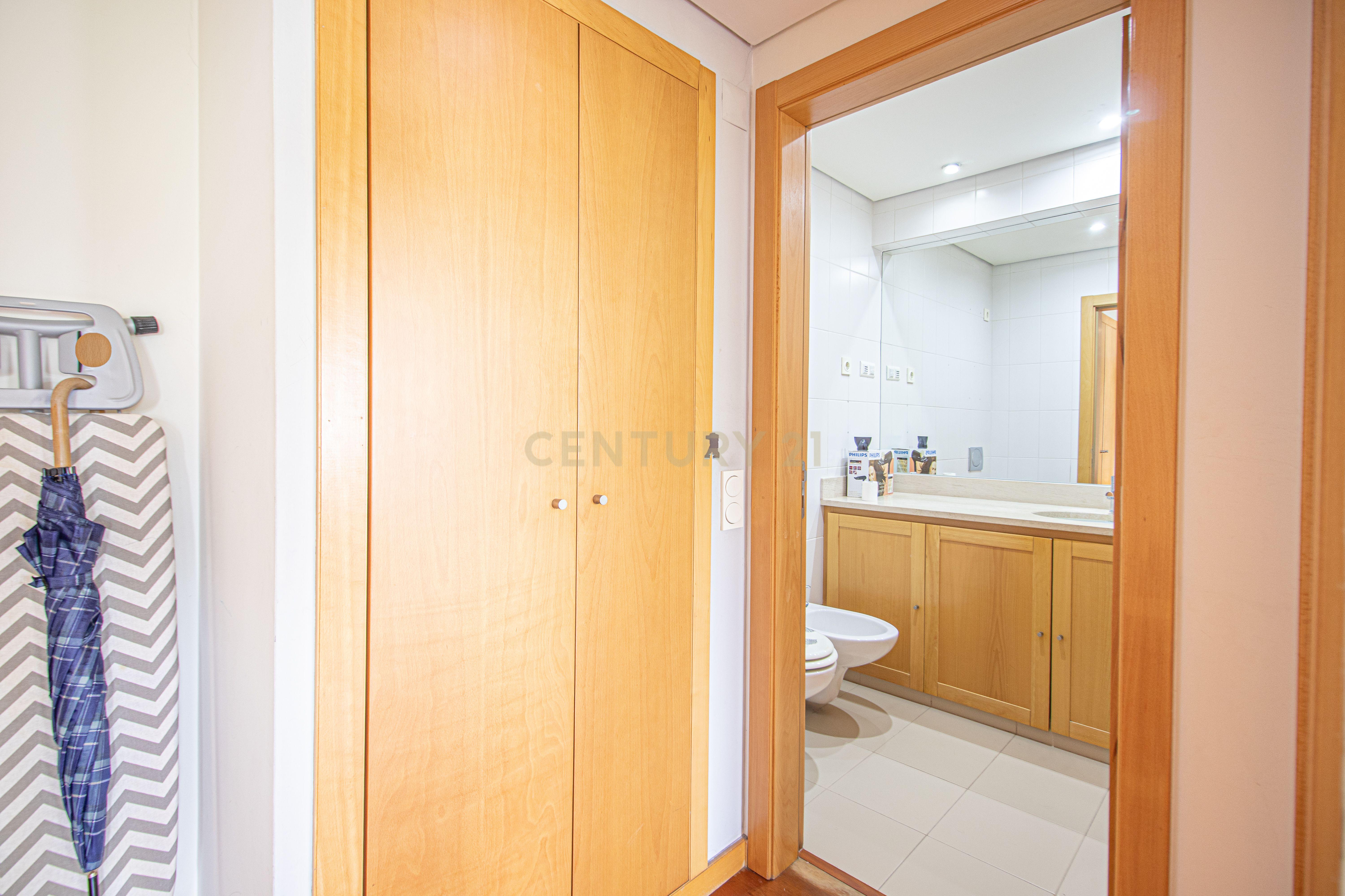 Fotografia 11 de Apartamento T1 com Garagem no Parque Nações