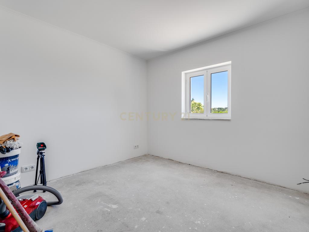 Personalize a Sua Casa – Moradia Terrea T2+2 em Fase de Acabamentos com 500m² de Terreno - Image 8