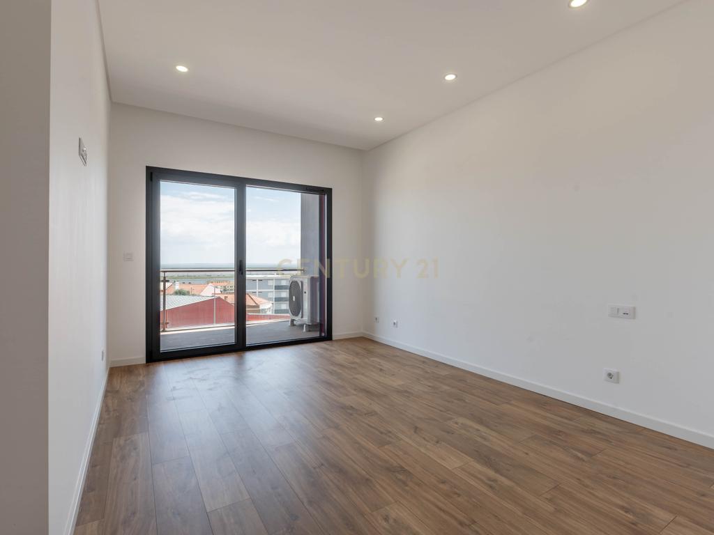 T3 com vista rio, box para 4 carros | Póvoa de Santa Iria - Image 24