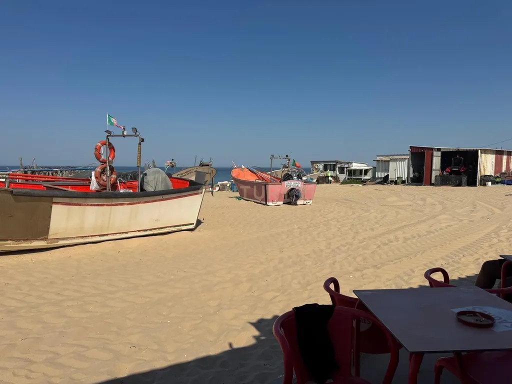 Moradia e restaurante na primeira linha da praia - Fonte da Telha - Image 3