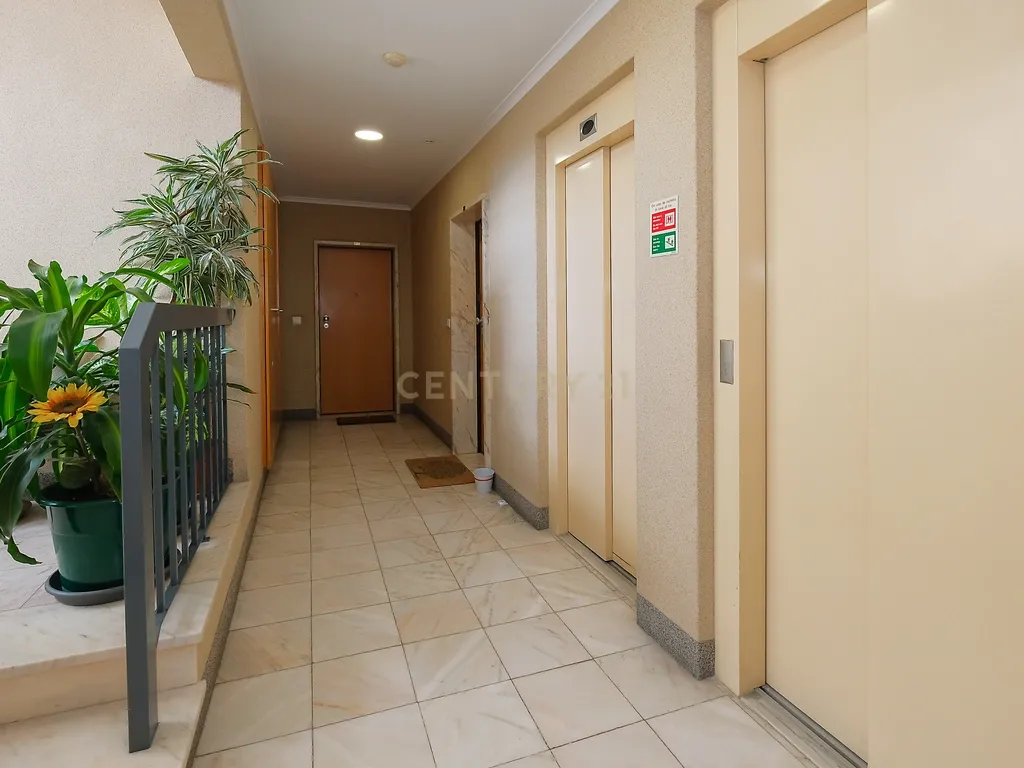 Apartamento T3 com Excelentes Áreas e Garagem na Urbanização Moinho do Guizo – Mina de Água, Amadora - Image 26
