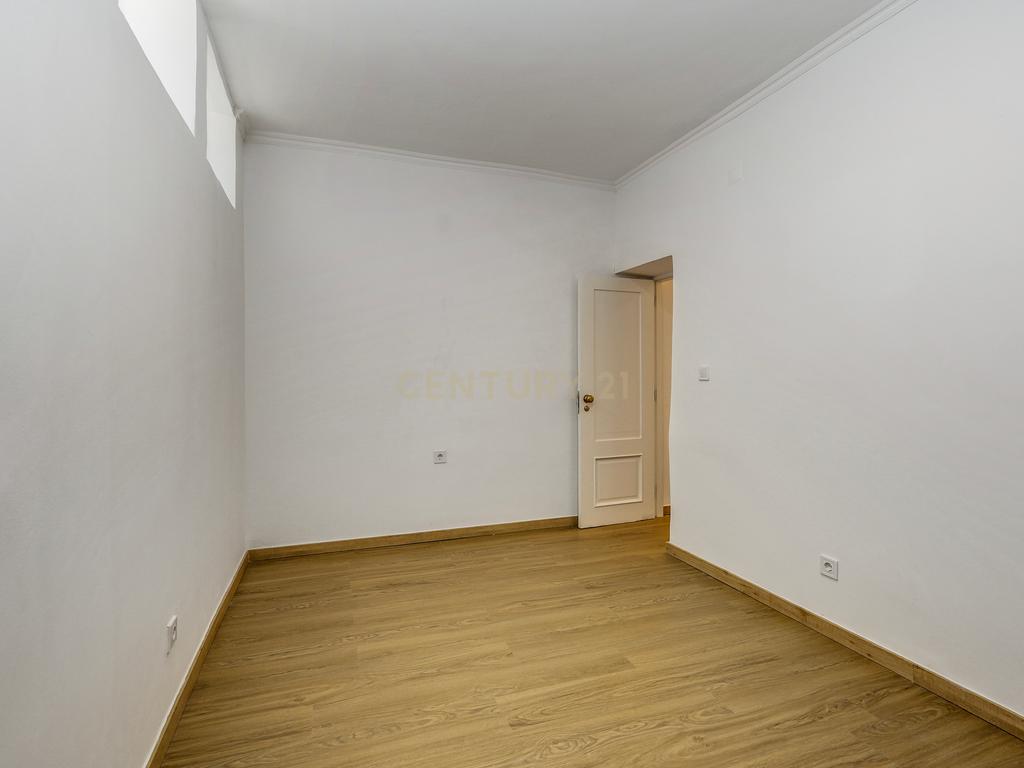 T2+1 renovado para arrendamento na Estrela (CAVE) | Lisboa - Image 21