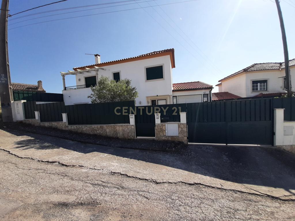 Moradia  T3 na  Lourinhã com Piscina  Garagem e Churrasqueira - Image 57