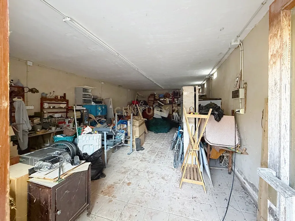 - Image 36