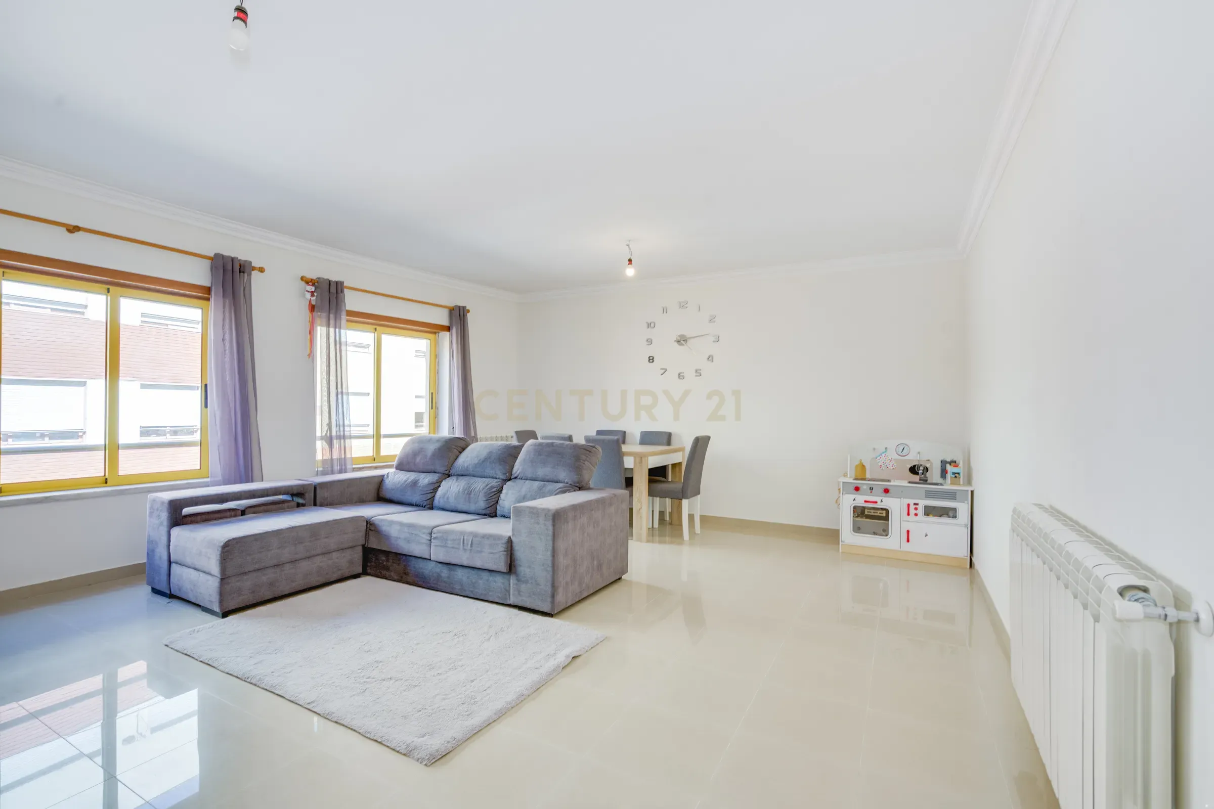 Fotografia 10 de Apartamento T2 com Varanda em Loures - Oportunidade Única!