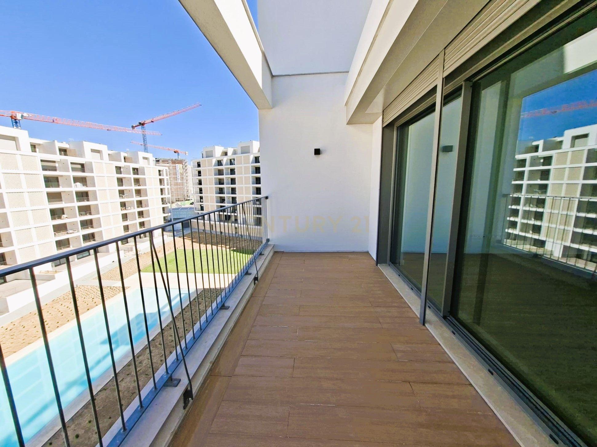 Fotografia 10 de T2 Novo no Condomínio ELOU com jardim, piscina e ginásio em Santo António dos Cavaleiros, Loures