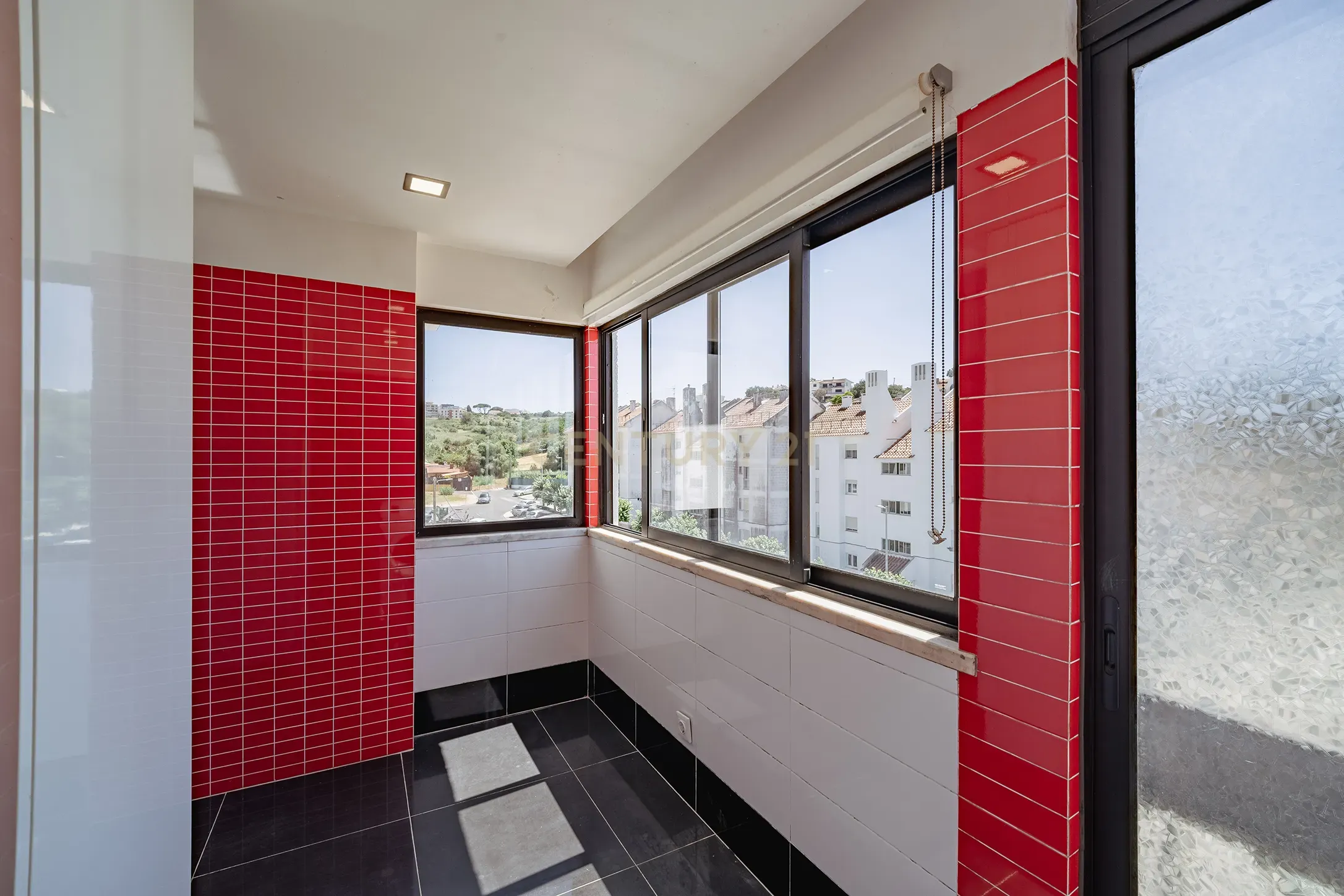 Fotografia 10 de Apartamento T2 em Quintinha – Sesimbra