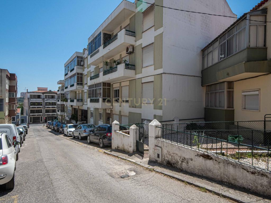 Apartamento T2 em Vialonga | Aproveitamento sótão - Image 6