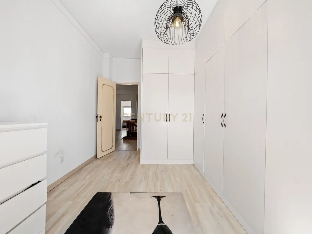 Apartamento Duplex de 7 assoalhadas no Barreiro - Image 23