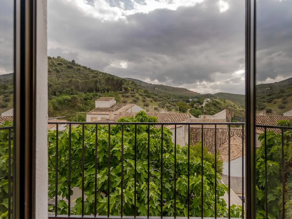 EXCLUSIVA CASA TRADICIONAL CON VISTAS ÚNICAS EN MONTEFRÍO - Image 27