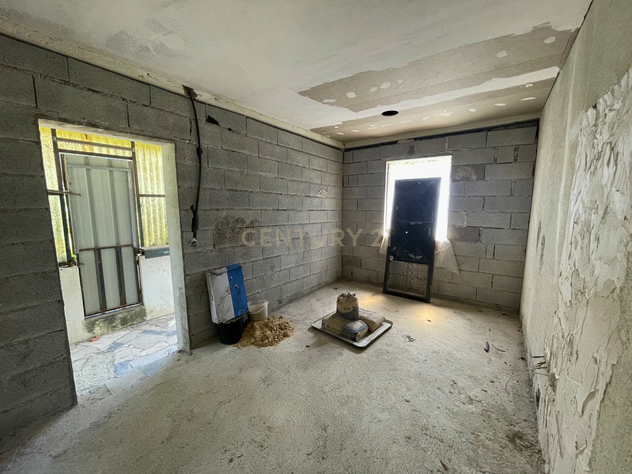 Fotografia 6 de Casa para restauro em Duas Igrejas / Paredes