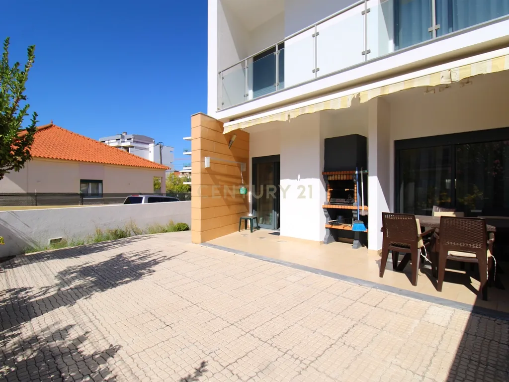Moradia Contemporânea V3+1 Seixal - Image 6
