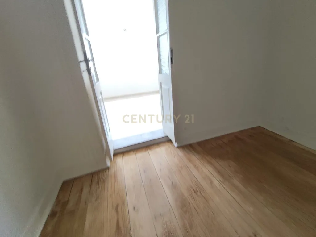 T2 renovado para arrendamento - Penha de França, Lisboa - Image 12