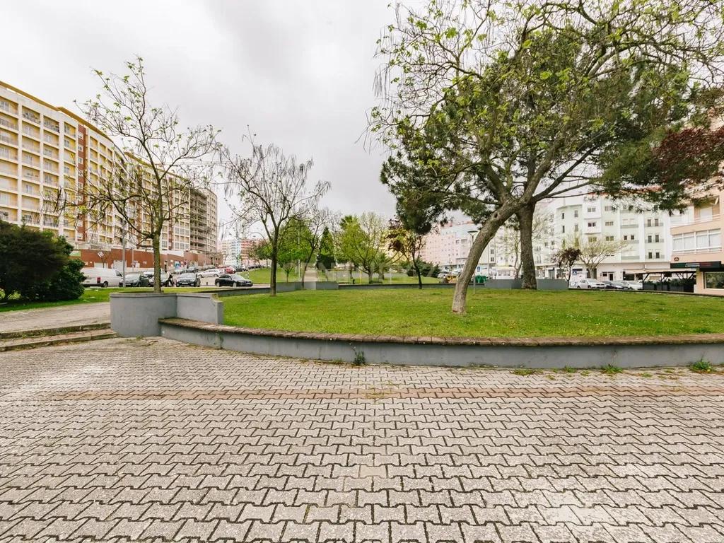 Apartamento T2 em Santa Marta do Pinhal – Corroios - Image 3