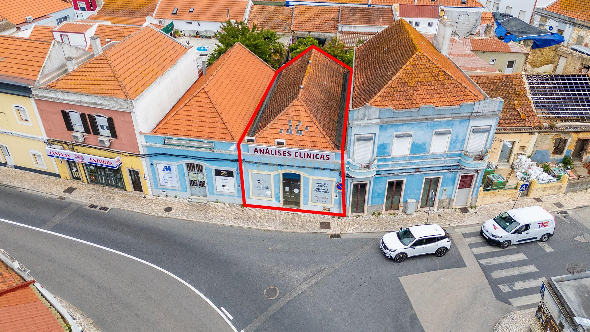 Fotografia 3 de Loja com potencial para comercio e serviços ou reconversão de habitação no centro da Moita