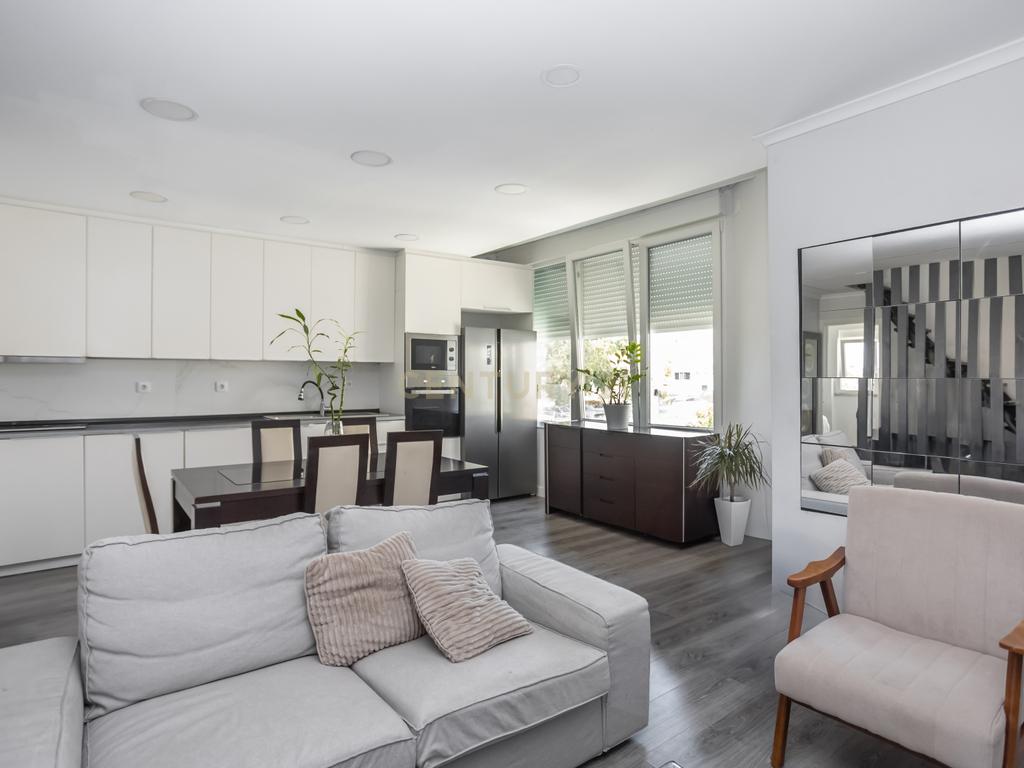 Apartamento T3 mais sótao, num 1 andar em Amora - Seixal - Image 26