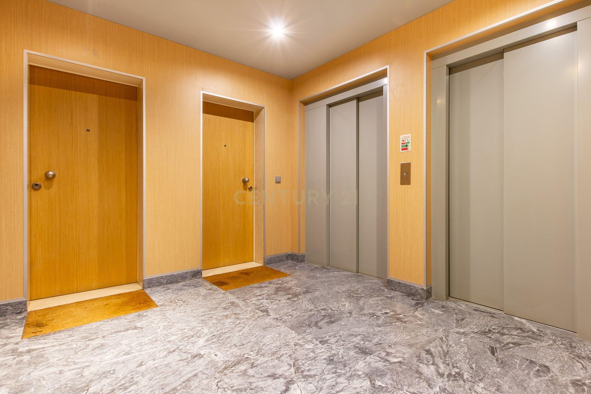 Fotografia 8 de Apartamento T2 moderno com lugar de garagem, Quinta do Património (Sacavém)