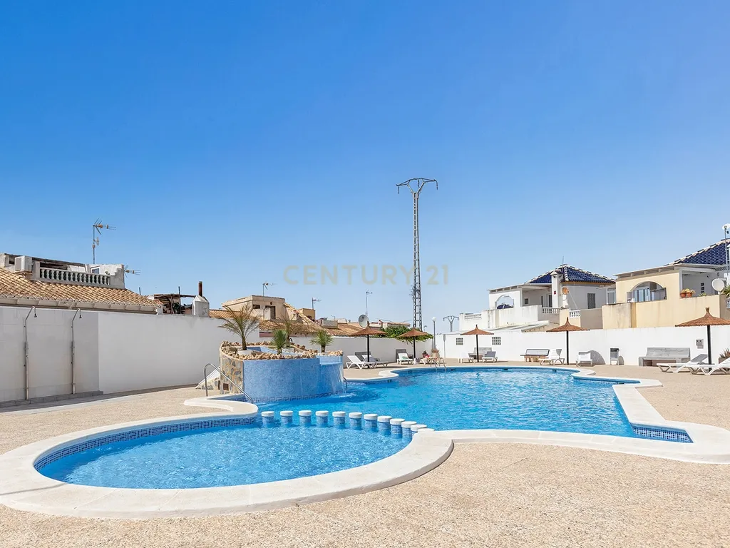Chalet em Torrevieja, Alicante — Oportunidade de Investimento - Image 34