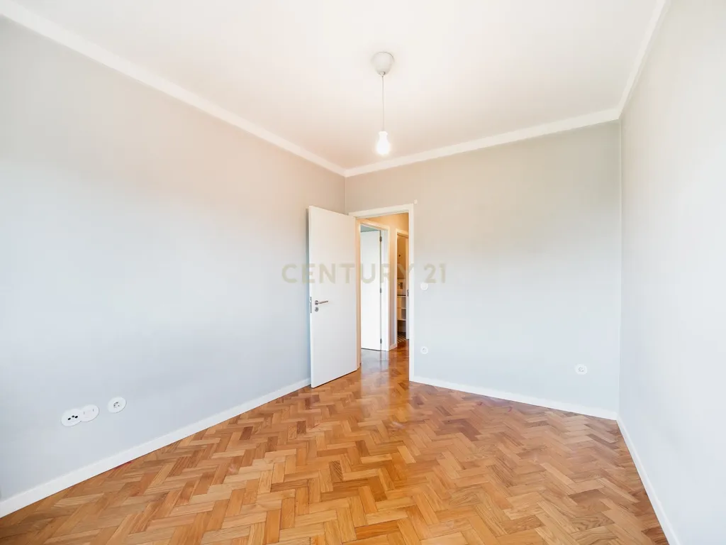 Apartamento T2 na Rua Manuel Carqueja - junto à Praça Velasquez - Porto - Image 16