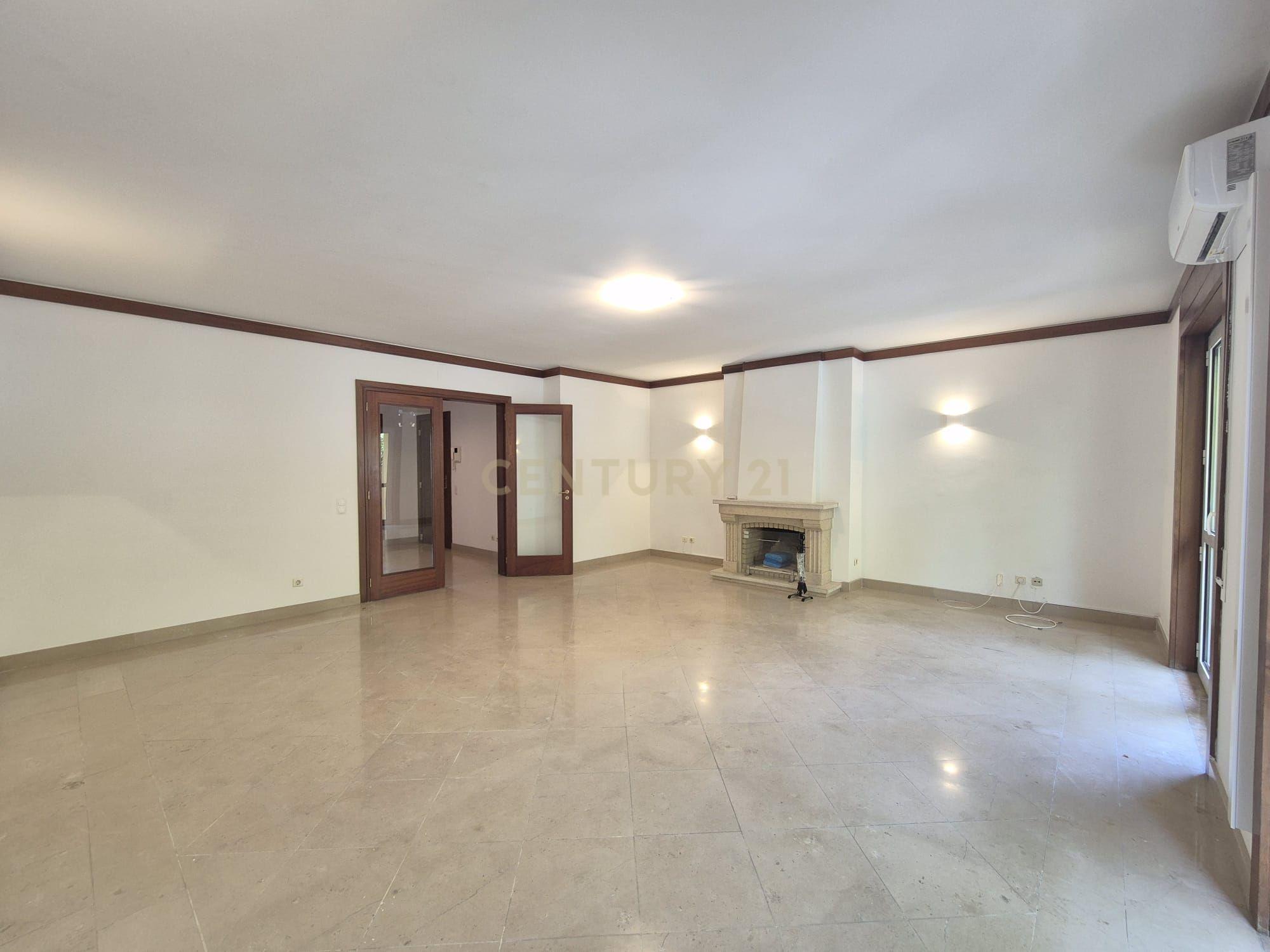 Fotografia 7 de Espaçoso Apartamento T4 no Parque das Nações, Lisboa, com Garagem