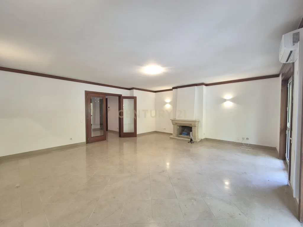 Espaçoso Apartamento T4 no Parque das Nações, Lisboa, com Garagem - Image 7