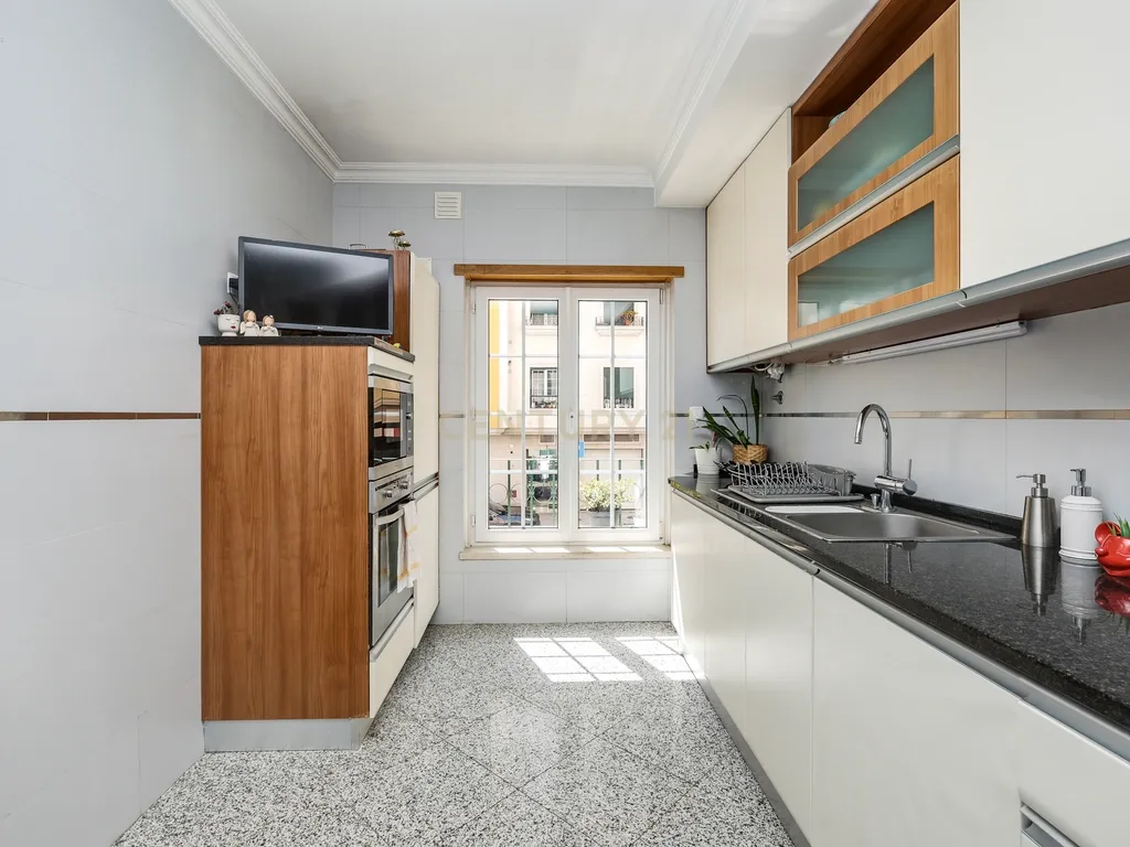 Apartamento T2 para Arrendamento | Urbanização do Neudel, Amadora - Image 11