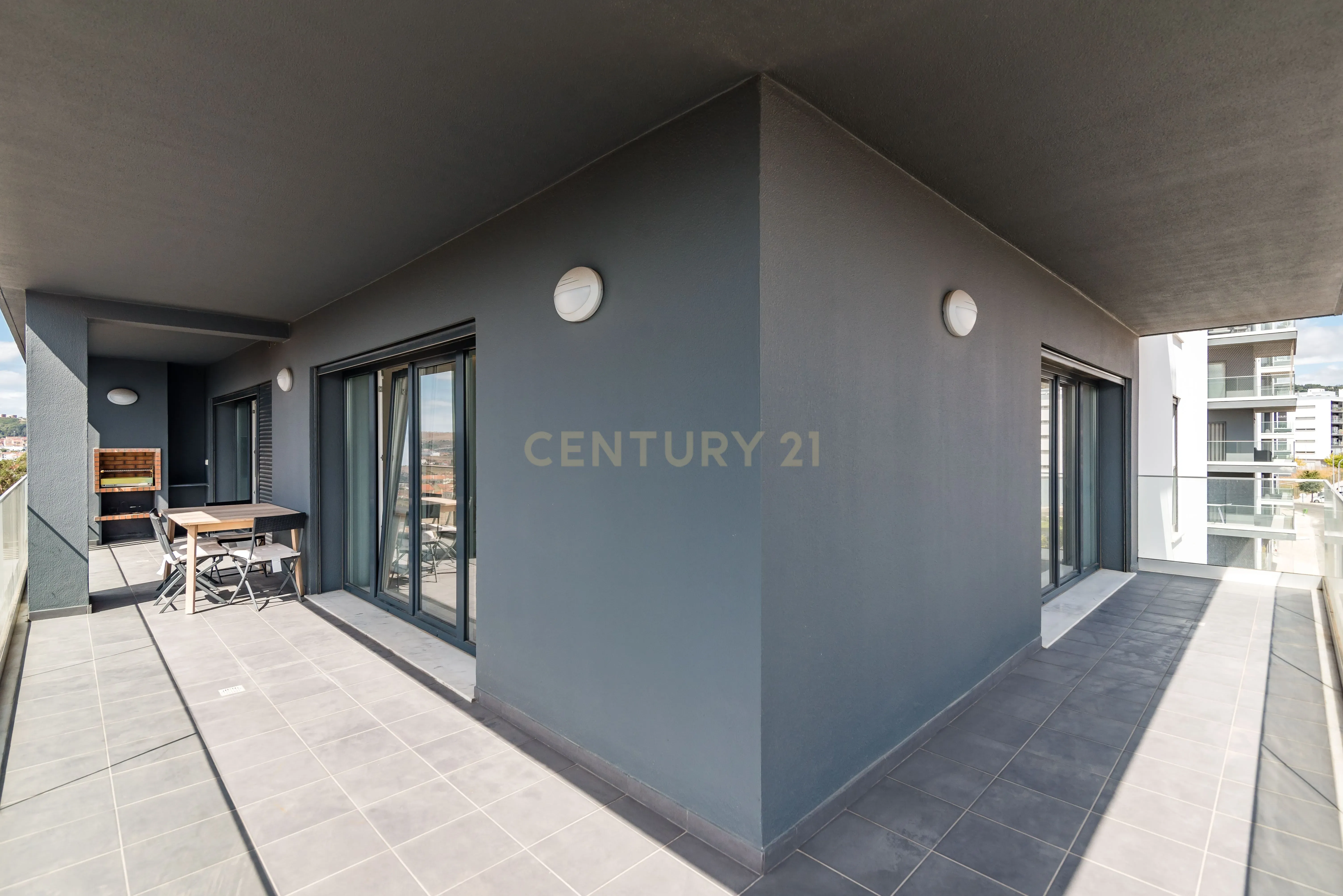 Luxuoso Apartamento T3 em Odivelas com Vista Panorâmica - Image 8