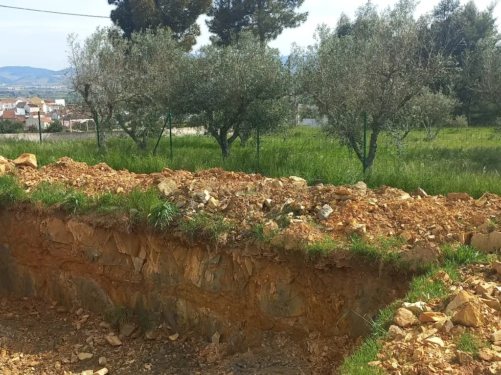 Encantadora Propriedade com construção e vista para Montanha - Image 3