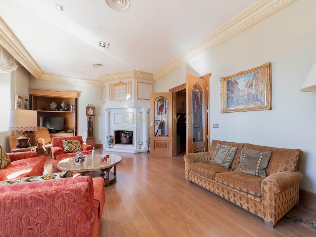 Luxuoso Apartamento T5 com Vista Panorâmica em Madrid - Image 5