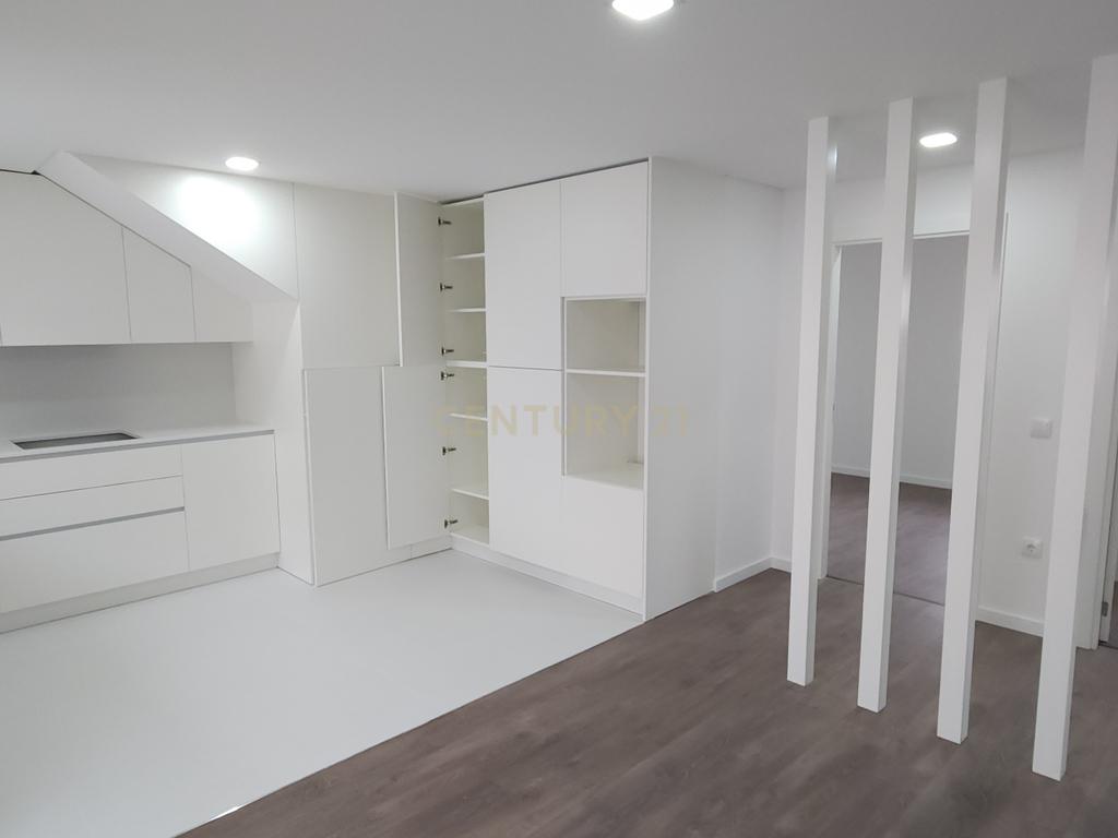Apartamento novo T2 com Terraço  - Image 2