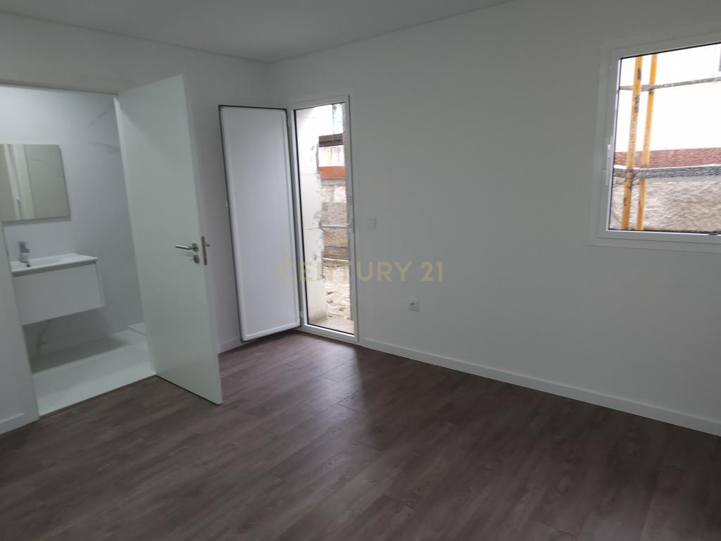 Apartamento novo T2 com Terraço  - Image 4