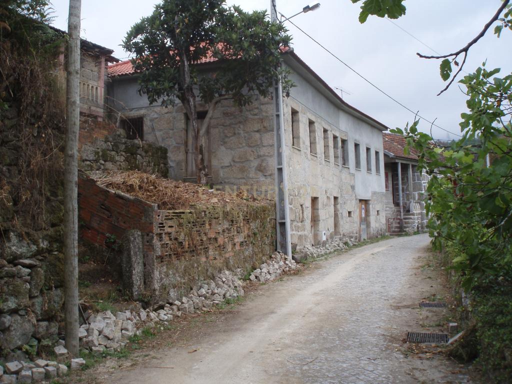 Moradia para recuperar em Sul, São Pedro do Sul - Image 1