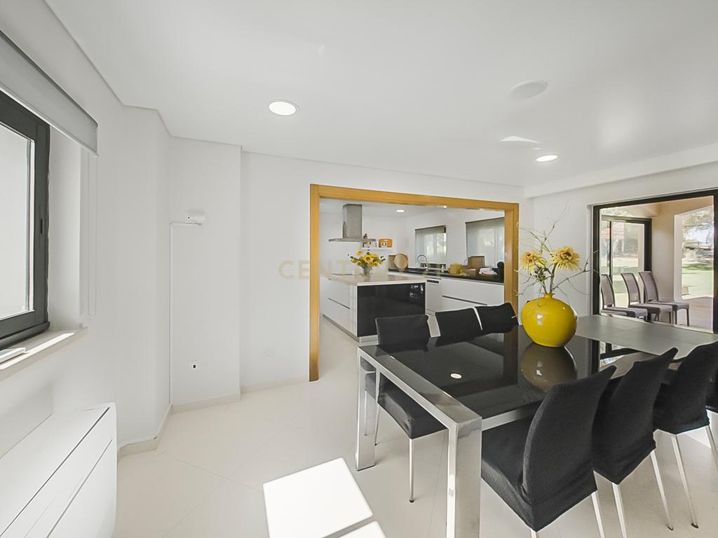 Moradia T5 em Soltróia, junto ao Soltróia Rio - Image 40