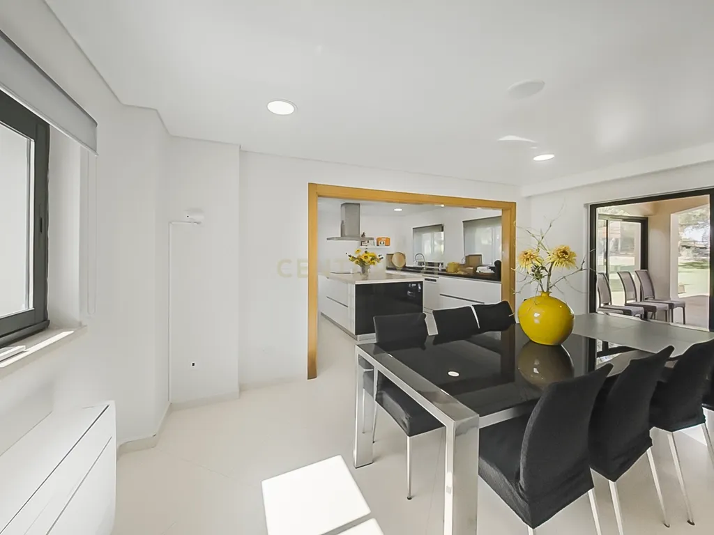 Moradia T5 em Soltróia, junto ao Soltróia Rio - Image 40