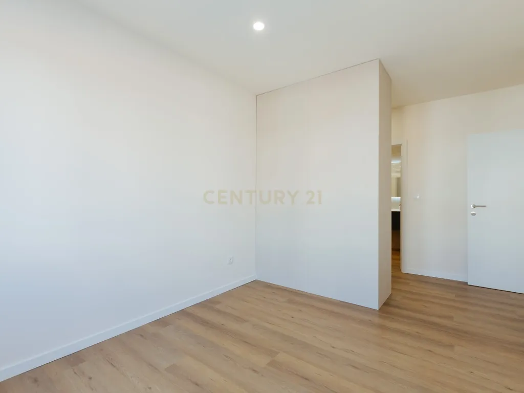 Apartamento T3 moderno e espaçoso no coração do Pinhal Novo - Image 16