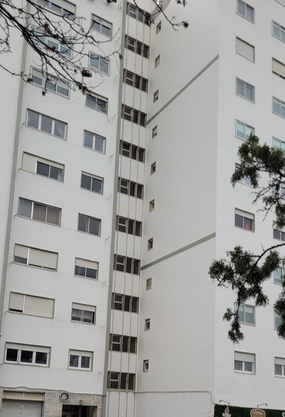 T4 (5 Assoalhadas) Massamá junto C. Comercial-ACEITA-SE PERMUTA - Image 22